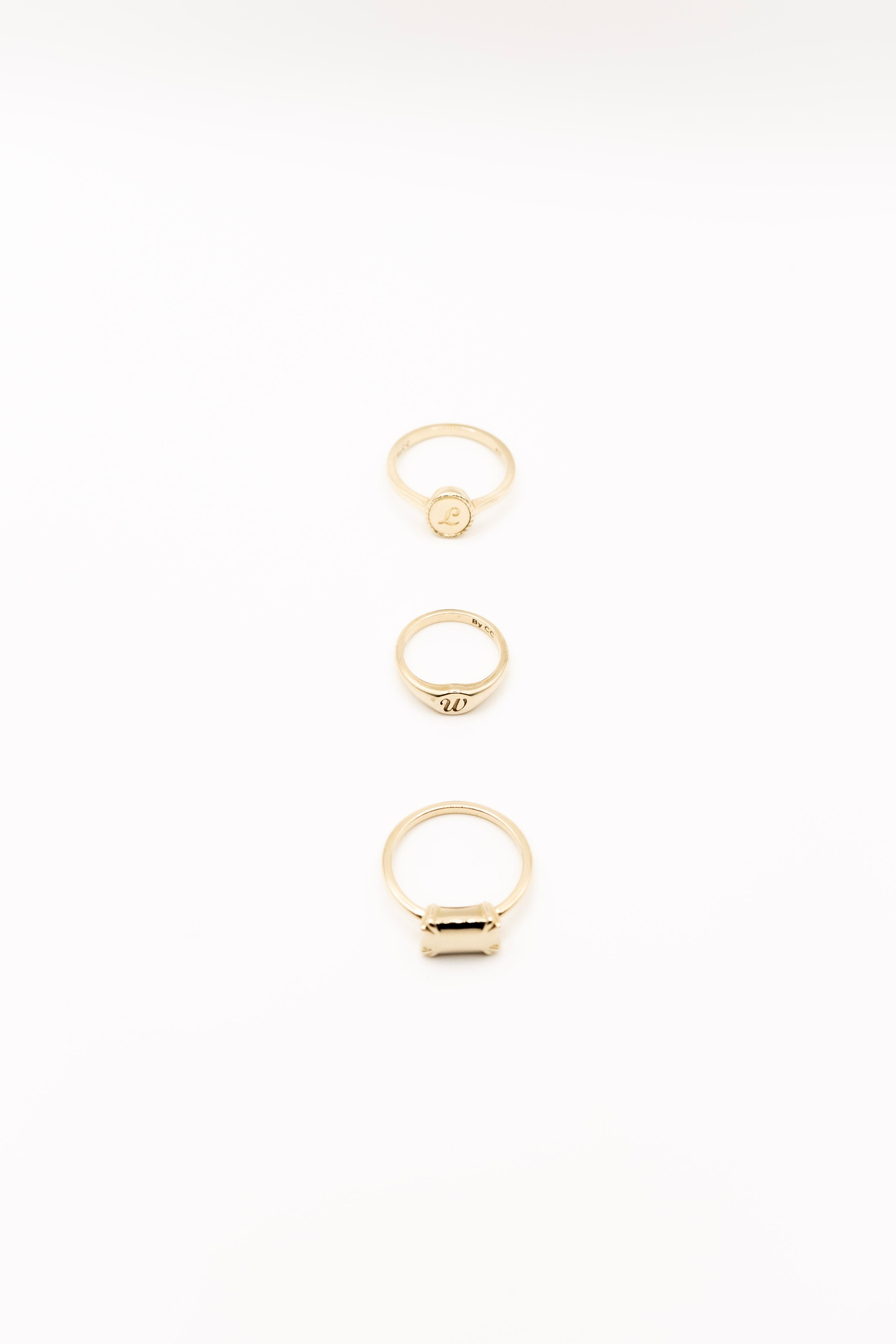 Bea Pinky Signet Ring