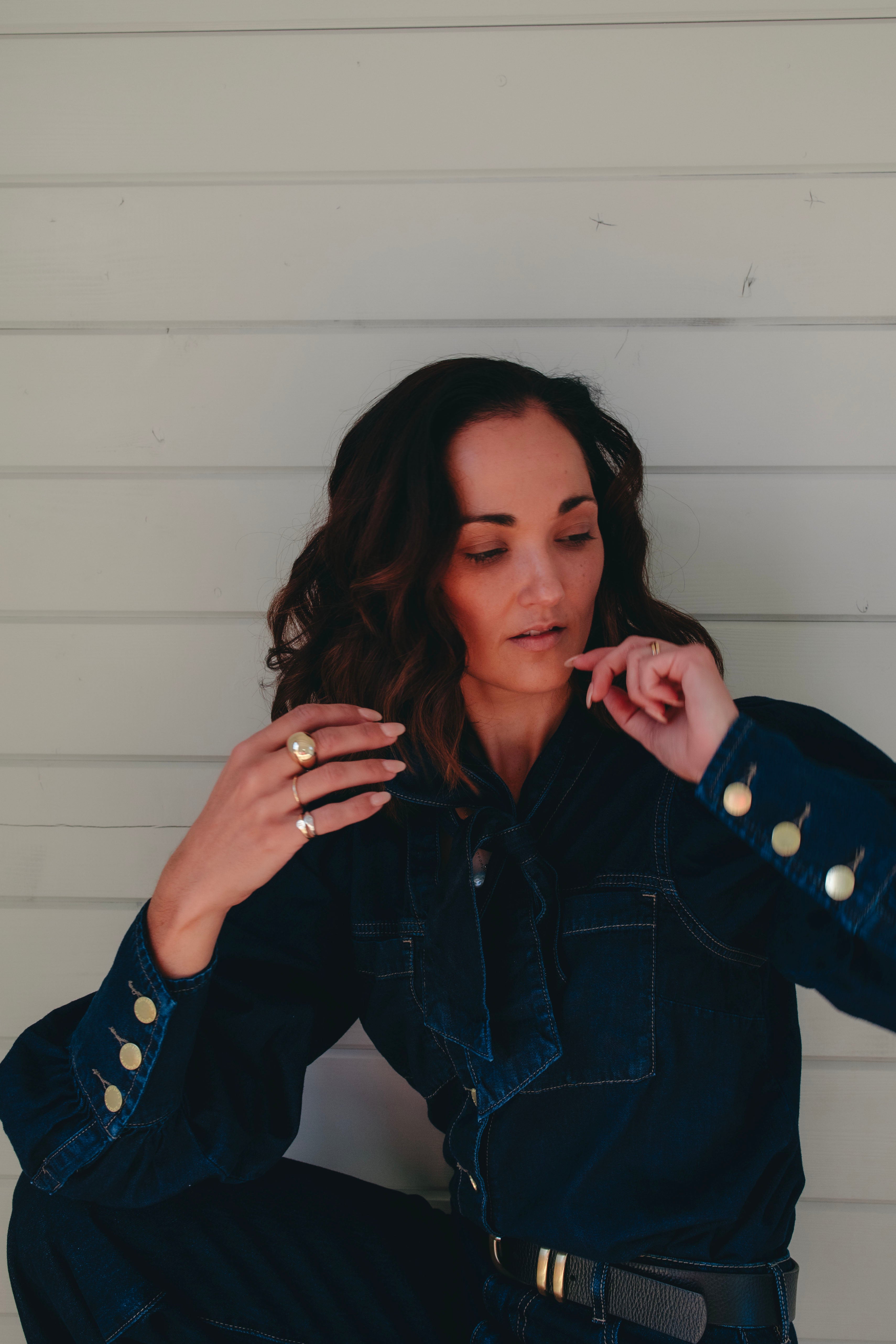 Clean, classic solid gold pieces designed for versatility and daily wear.