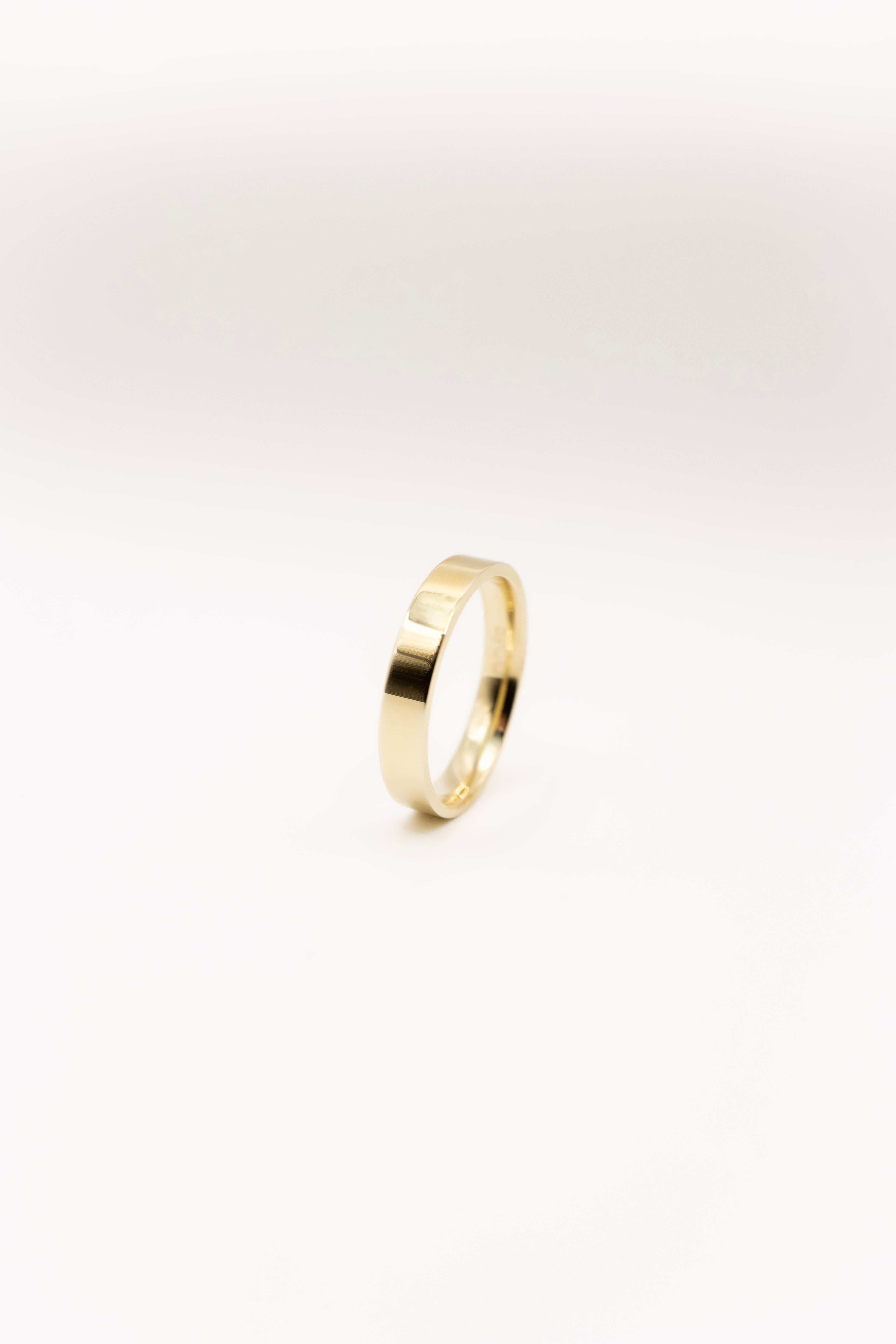 Plain Beth Band - Solid Australian Gold wedding band