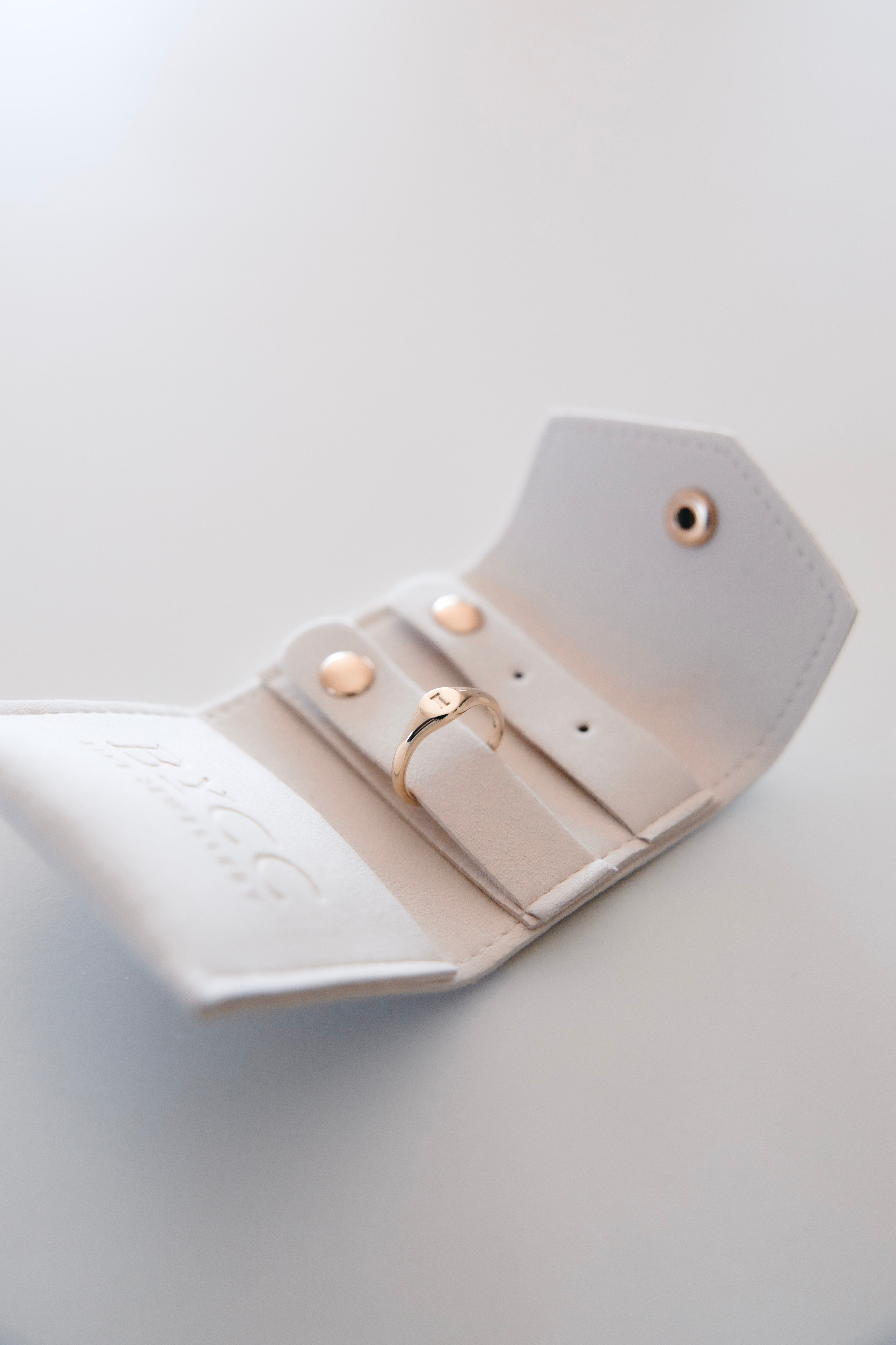 Bea Pinky Signet Ring