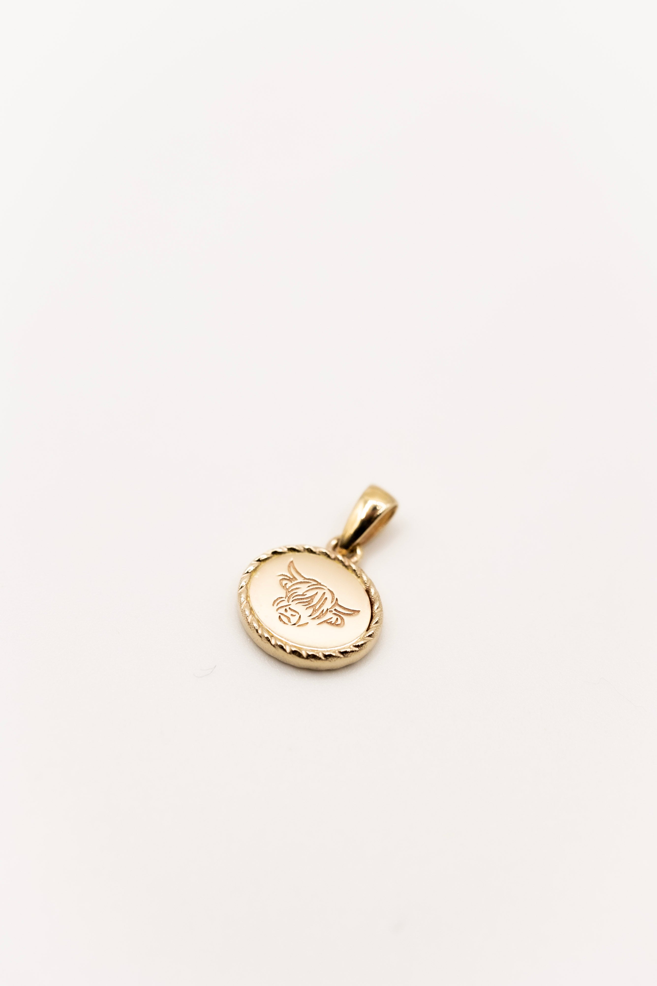 Everyday classic gold pieces, pendants